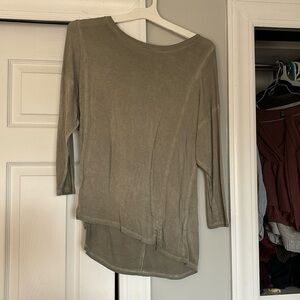 Green, quarter sleeve shirt